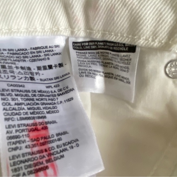 Levi’s Size 30 X 32 Women’s Mid Rise Tummy Slimming Shapes Hip And Thigh… - Picture 7 of 8